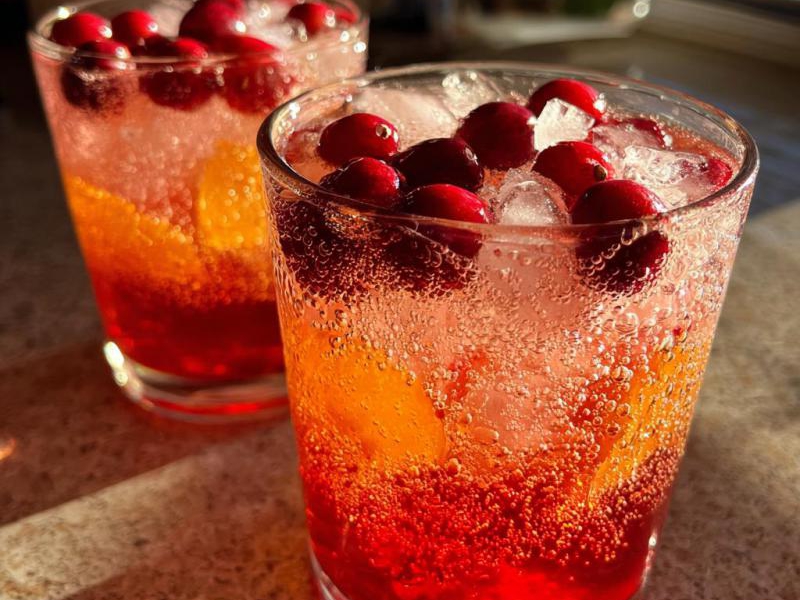 Easy Thanksgiving Drinks That Will Wow Your Guests