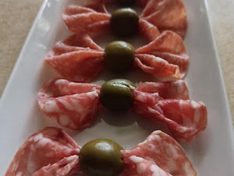 Kokardki z salami idealne na przyjęcie