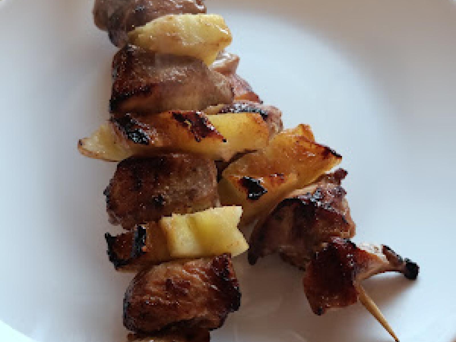 Szaszłyki z kurczaka z ananasem