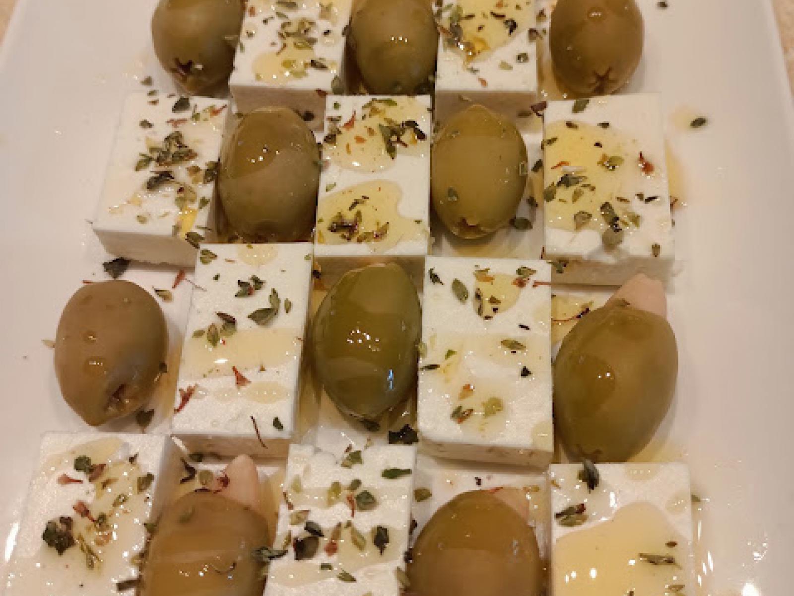 Feta z oliwką, oliwą i oregano