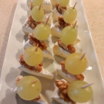 Koreczki: ser camembert,...