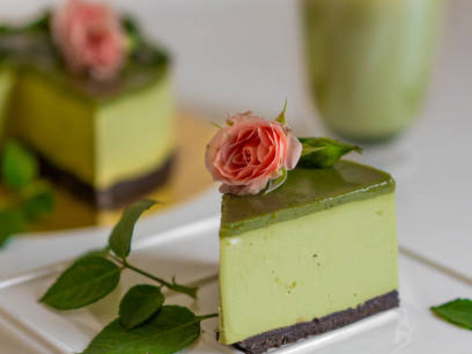 Sernik na zimno z herbatą matcha