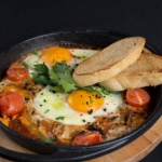 Szakszuka z pieczarkami