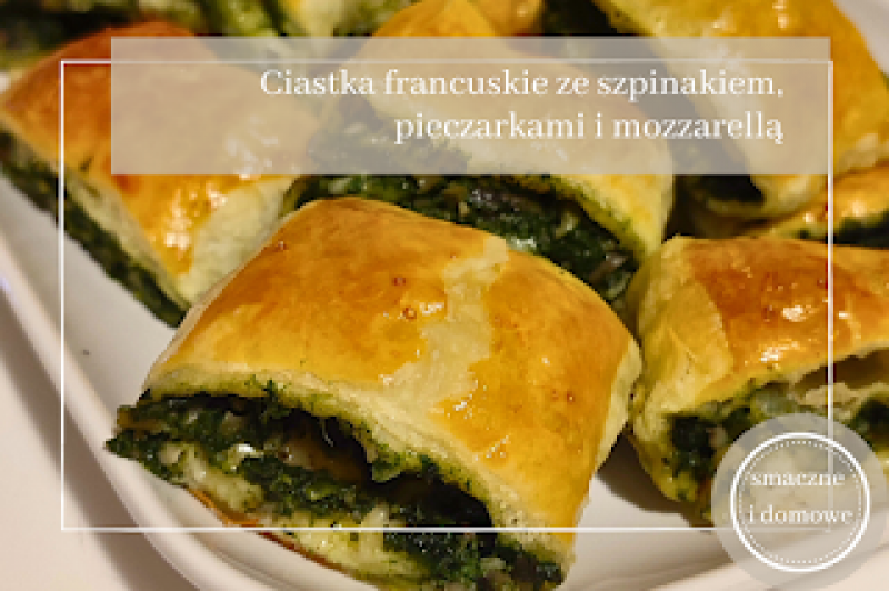 Ciastka francuskie ze szpinakiem, pieczarkami i mozzarellą – przepis na szybką przekąskę