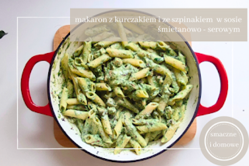 Makaron z kurczakiem i szpinakiem w sosie śmietanowo-serowym – przepis na szybki obiad