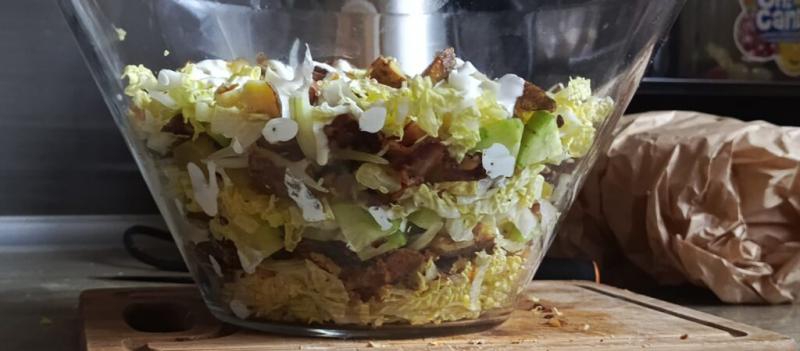 Sałatka z Pieczonymi Ziemniakami i Boczkiem