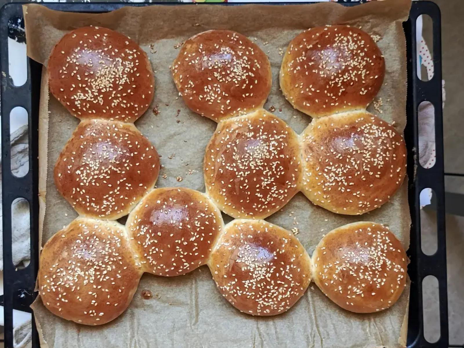 Bułki do burgerów – domowe, puszyste i miękkie dzięki prostym trikom.