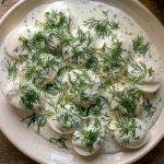 Jajka w sosie czosnkowym...