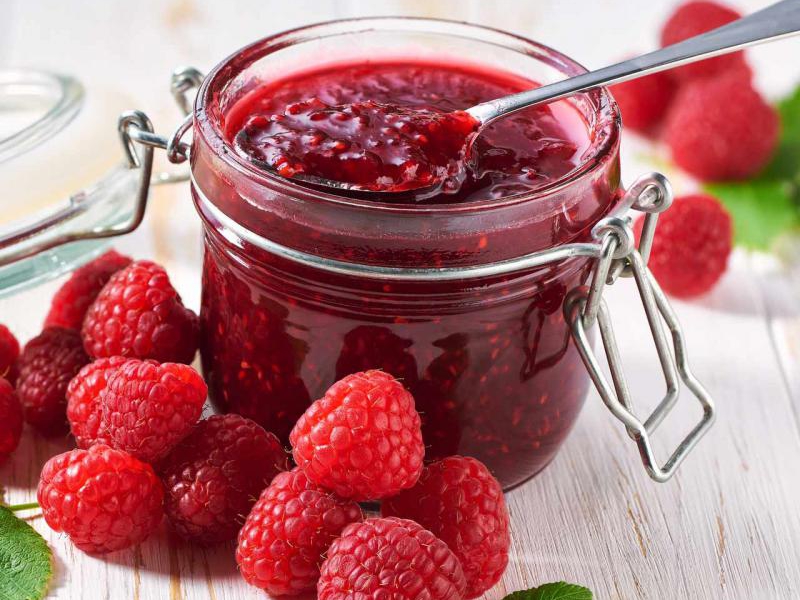 Domowy dżem z malin - przepis na gęsty i aromatyczny dżem