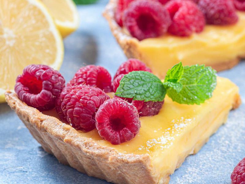 Tarta z malinami i budyniem