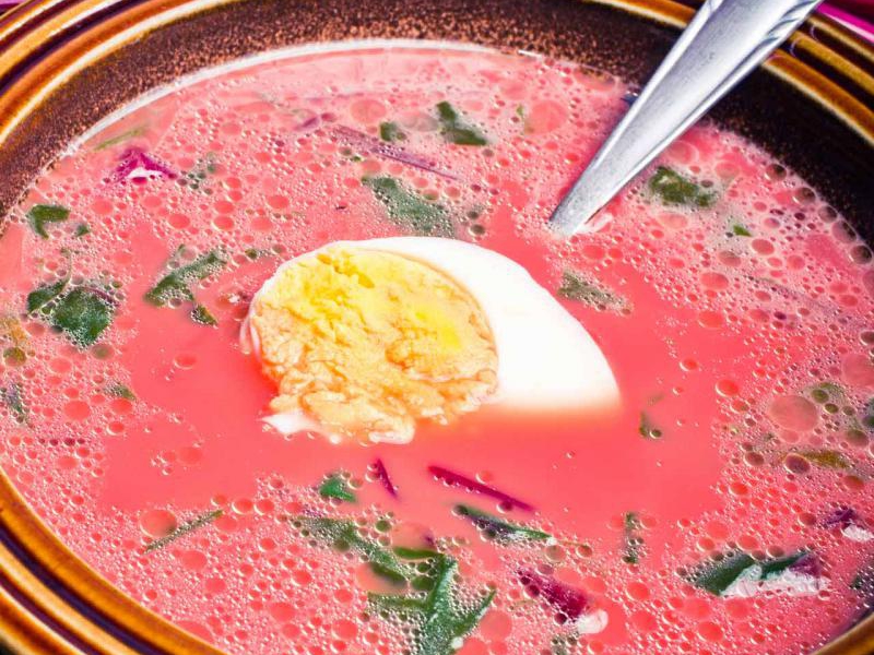 Zupa z botwiny na domowym rosole z jajkiem