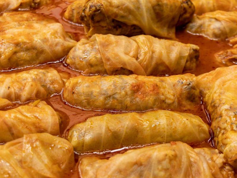 Pieczone gołąbki w sosie pomidorowym