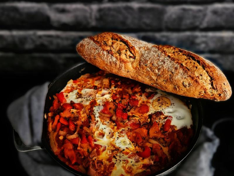 Piperade – baskijskie leczo z papryką i szynką