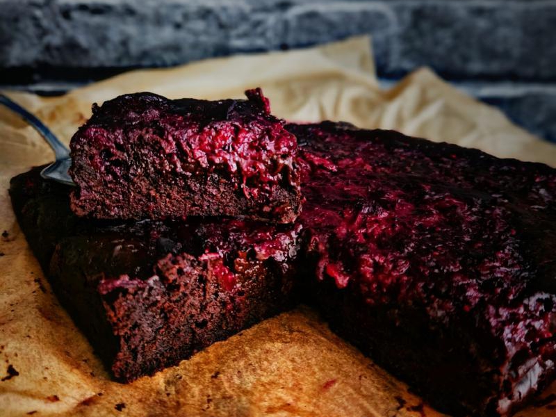 Brownie z powidłami – wilgotne ciasto z historią