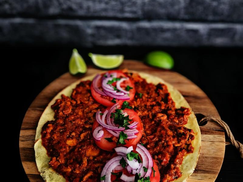Lahmacun z tortilli kukurydzianej – turecka pizza