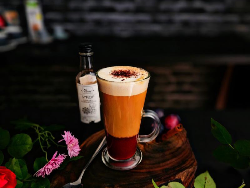 Śliwkowe latte z piernikowym aromatem
