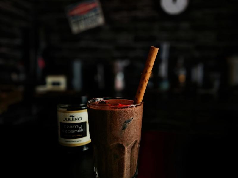 Koktajl z czarnego czosnku – zdrowie w szklance