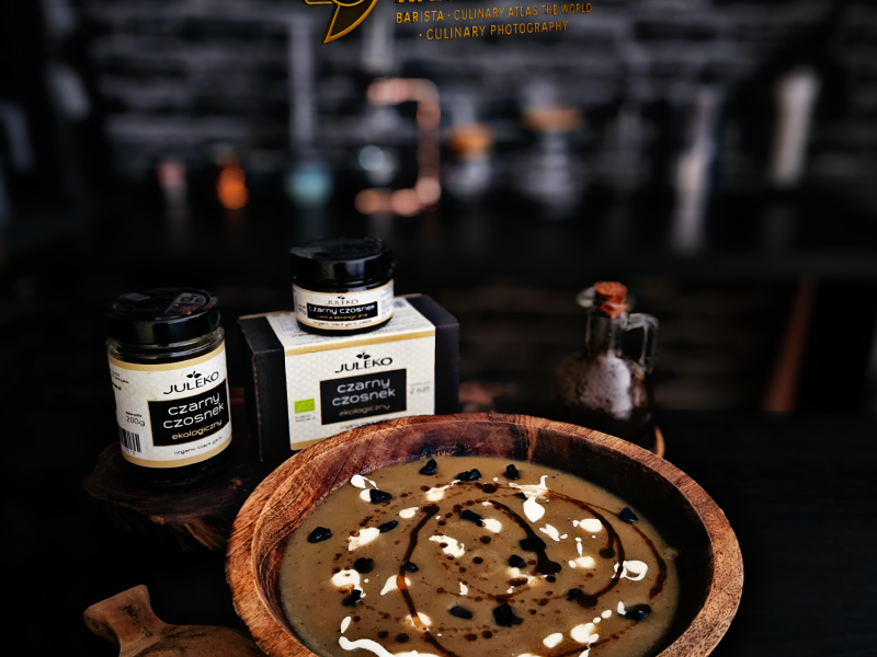 Francuska zupa z pora i ziemniaków z czarnym czosnkiem