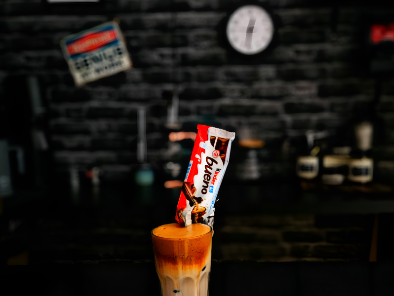 Shake Frappe Kinder Bueno, kremowa kawa jak z kawiarni