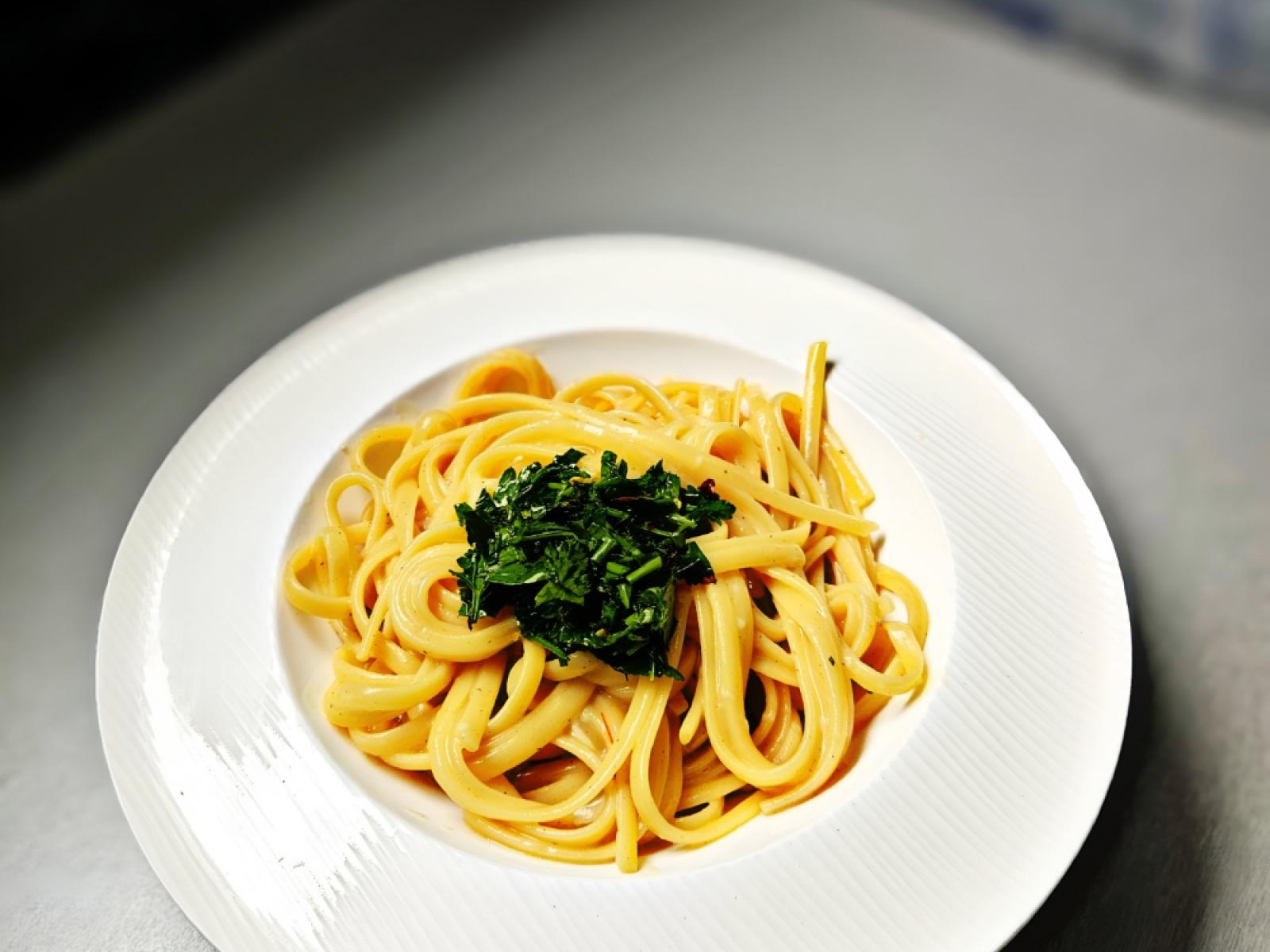 Pasta alla Milanese – makaron z szafranem, bulionem, masłem i Parmigiano