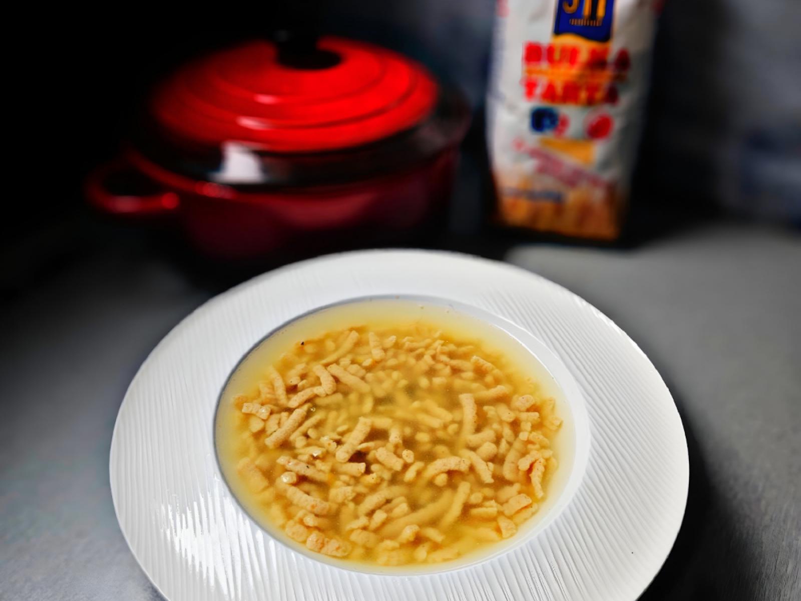 Passatelli w warzywnym bulionie – włoski makaron z bułki tartej
