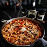 Pappardelle z chorizo i...