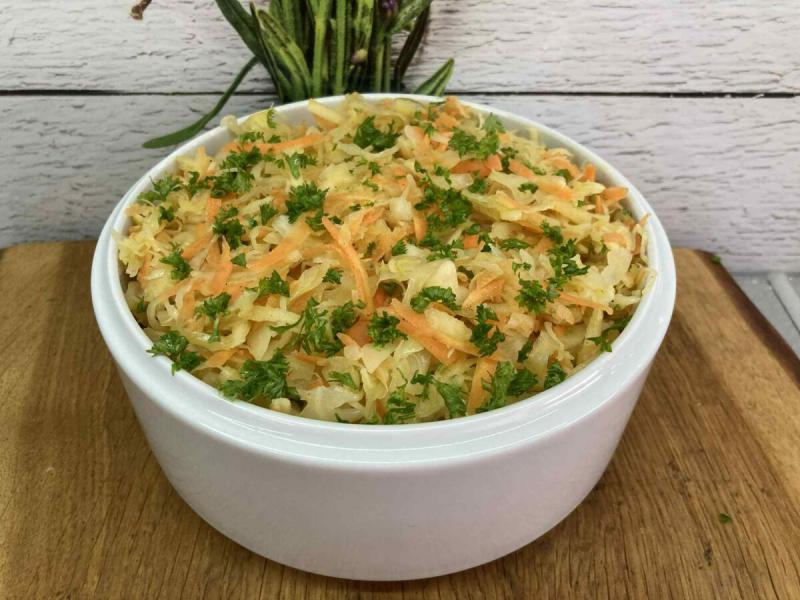 Surówka z kiszonej kapusty