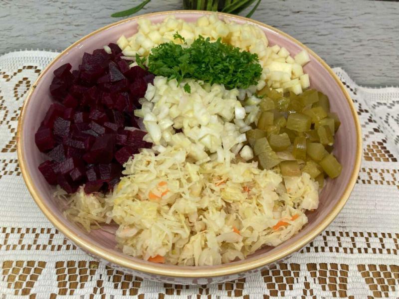 Surówka z kiszonej kapusty z burakami