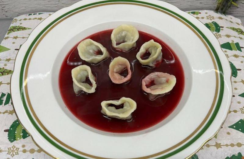 Barszcz czerwony z uszkami