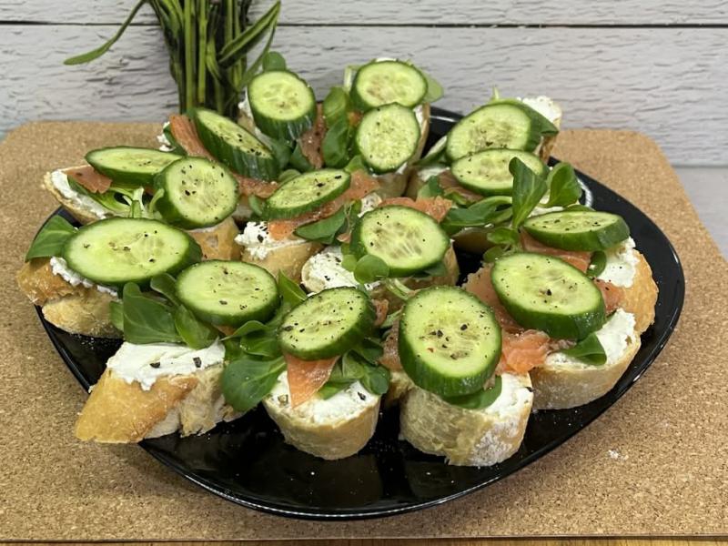 Mini kanapeczki z łososiem