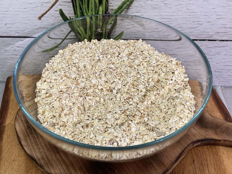 Chlebek owsiany z ziarnami