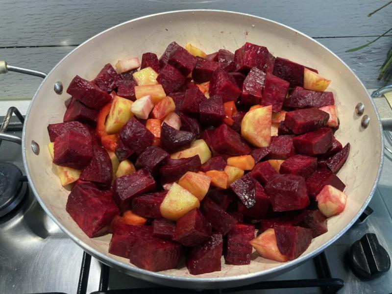 Krem z buraków i warzyw z fetą