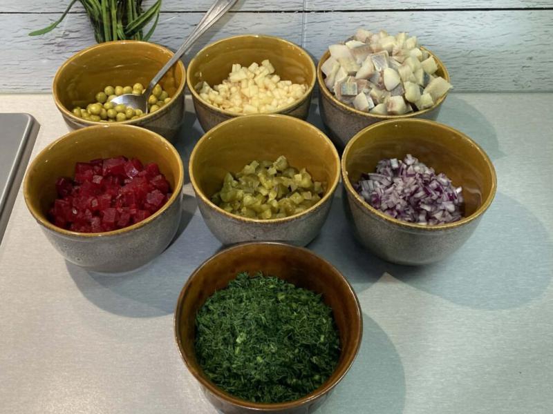 Sałatka śledziowa z buraczkami i jabłkiem