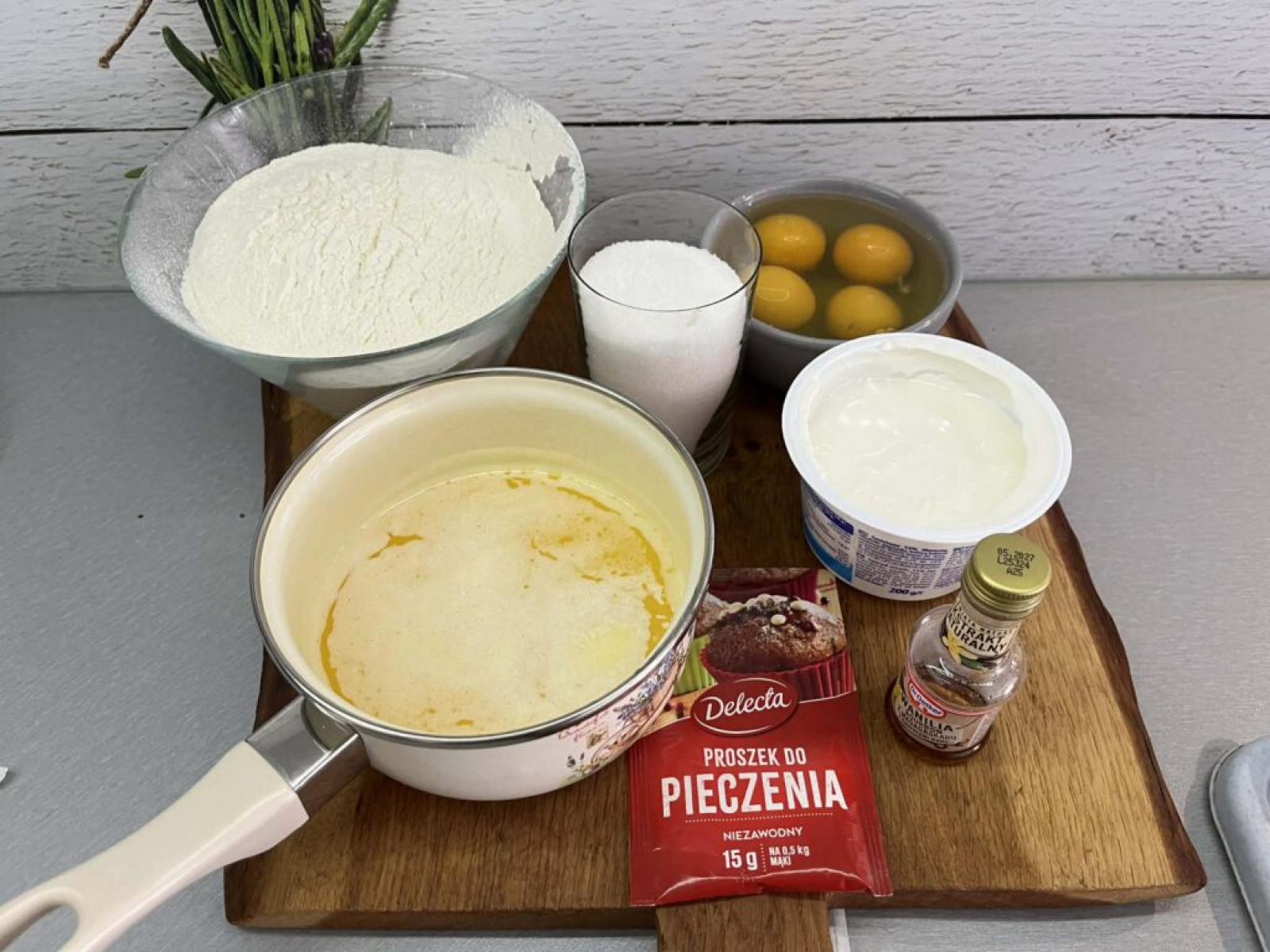 Babka waniliowa ze śmietaną