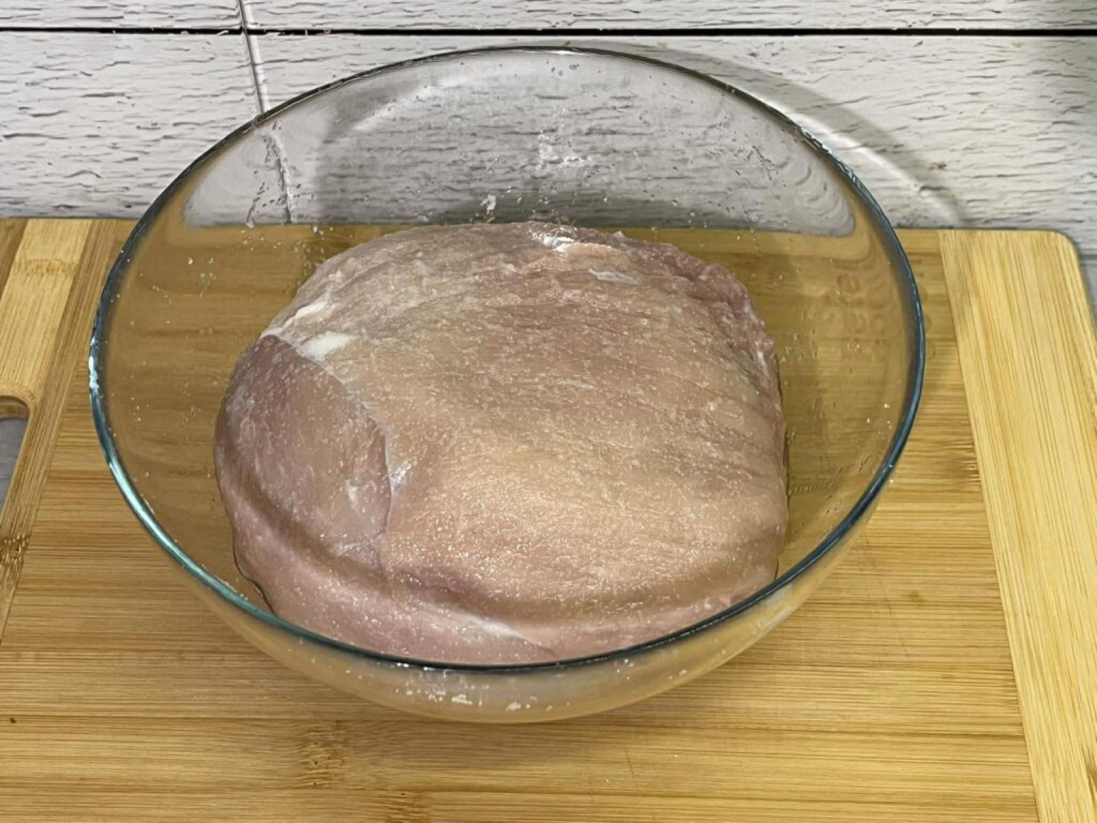 Szynka świąteczna gotowana w herbacie