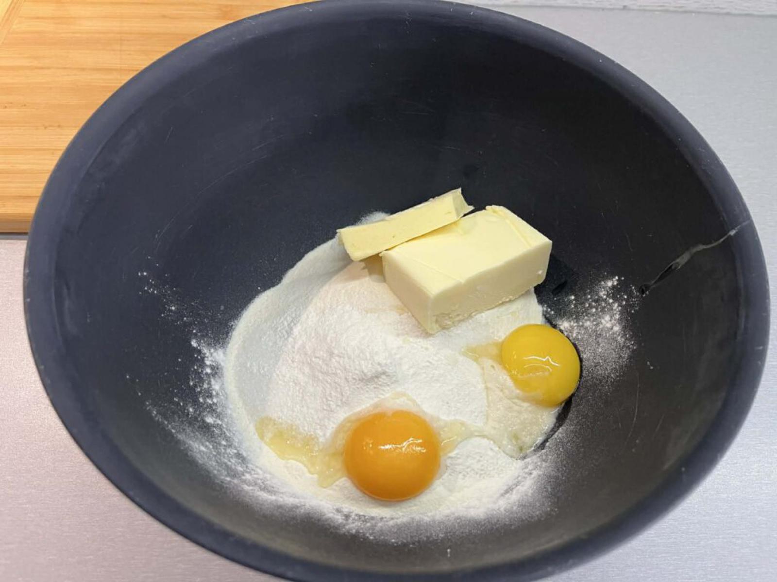 Sernik na tartym cieście