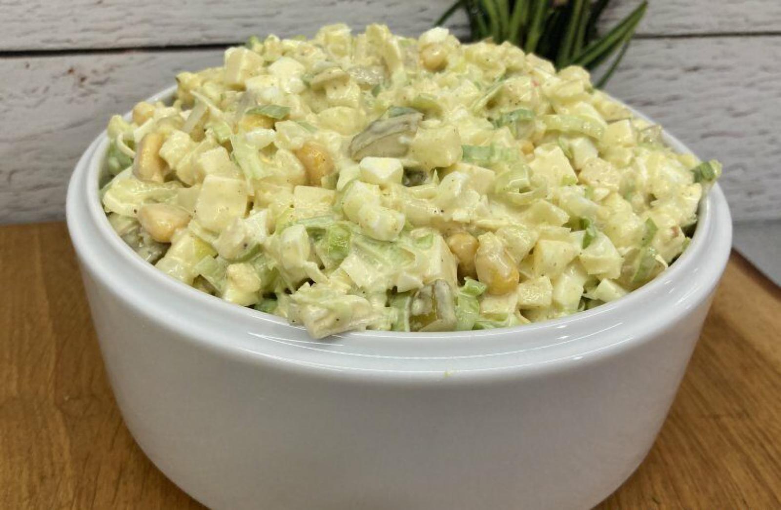 Sałatka z żółtym serem i porem