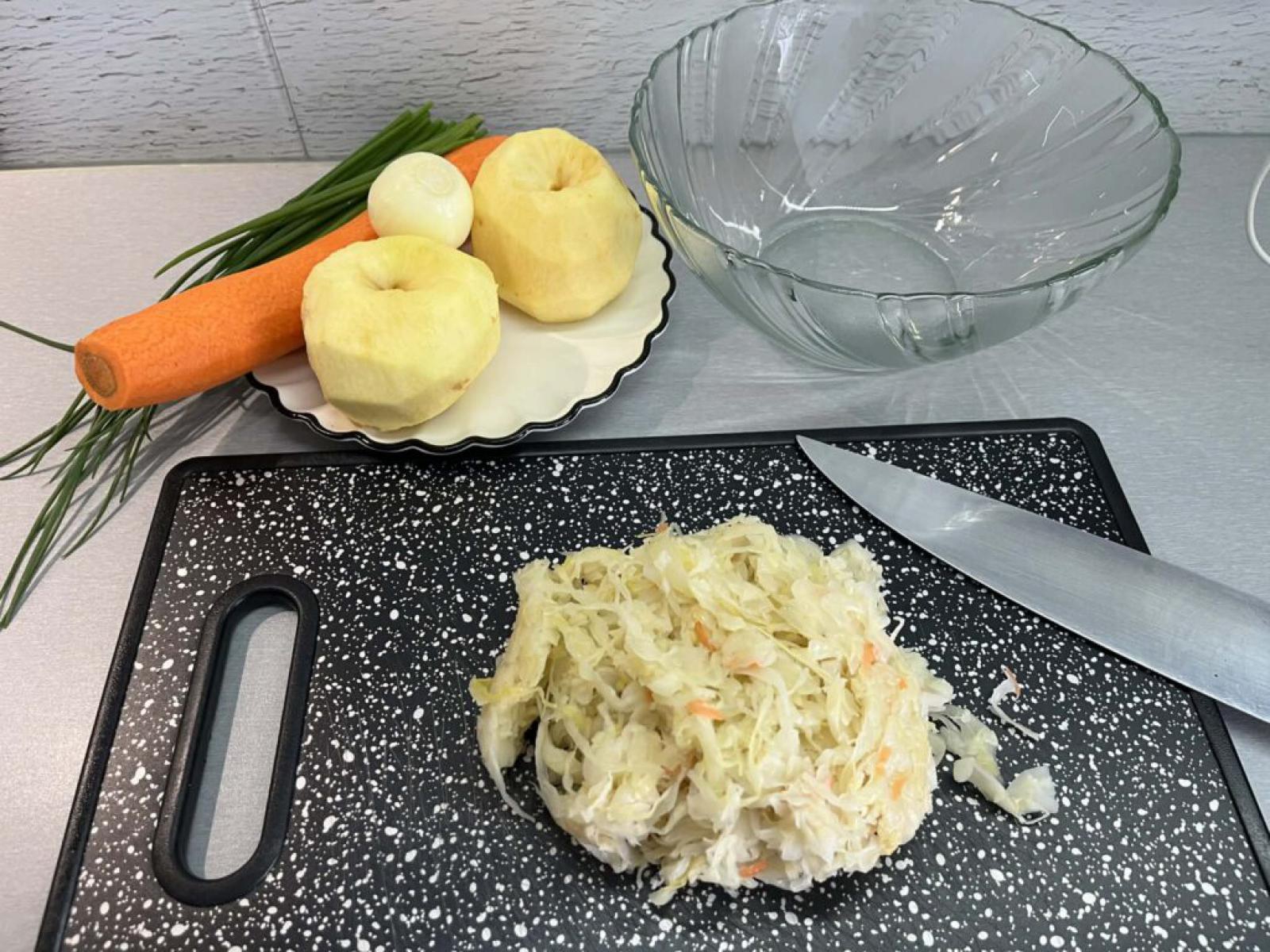 Najlepsza surówka z kiszonej kapusty