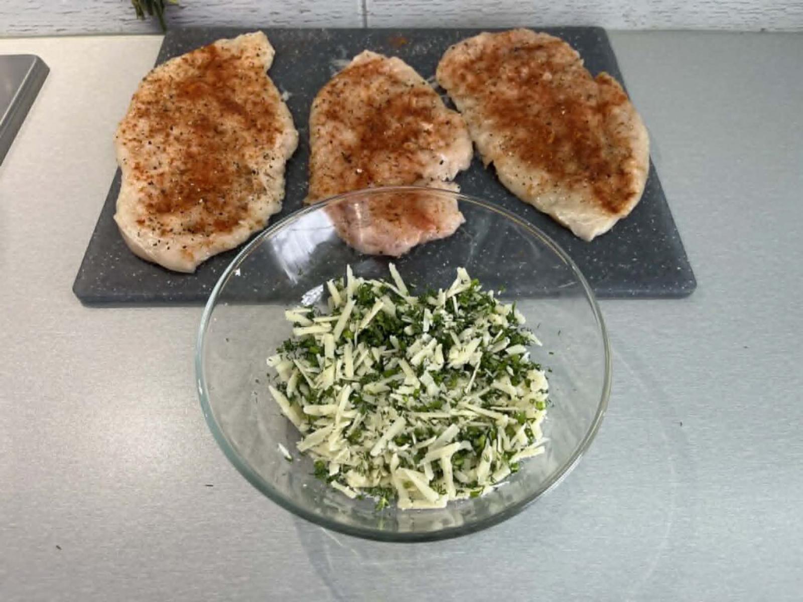 Roladki drobiowe z air fryera z koperkiem i parmezanem