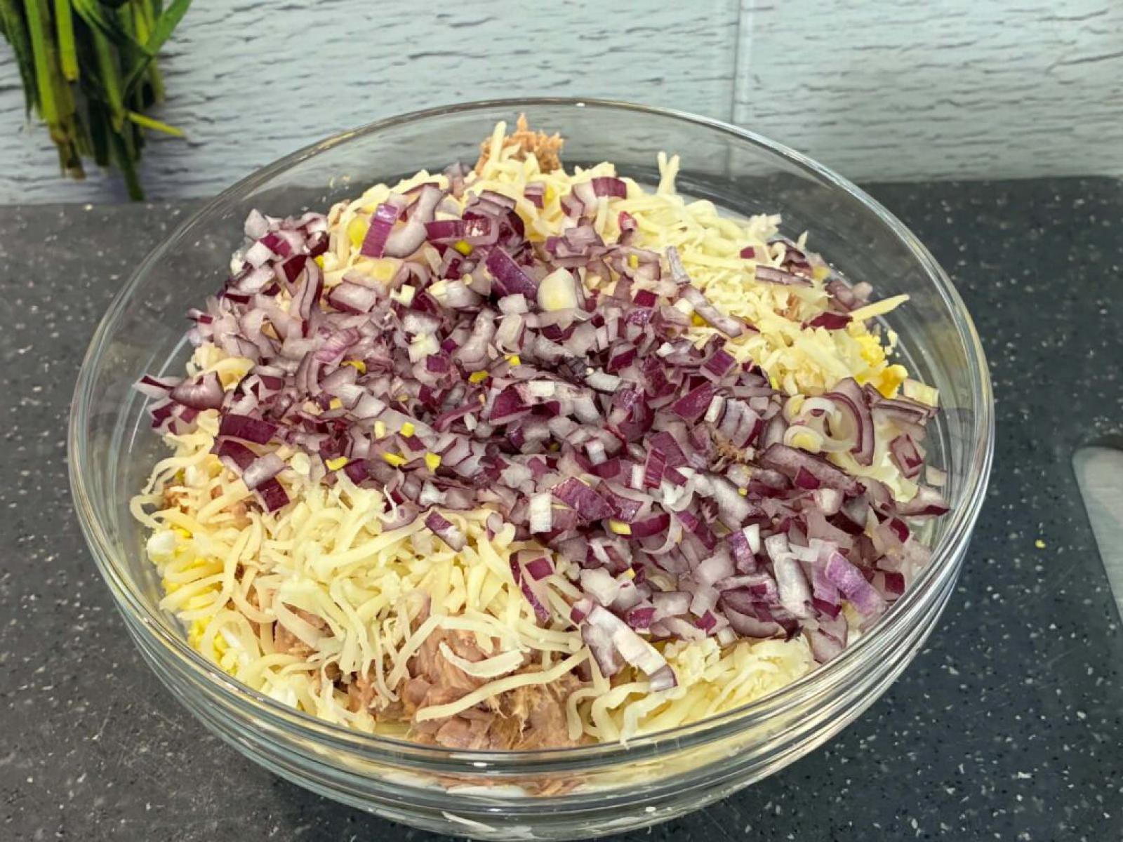 Pasta z tuńczykiem na krakersach