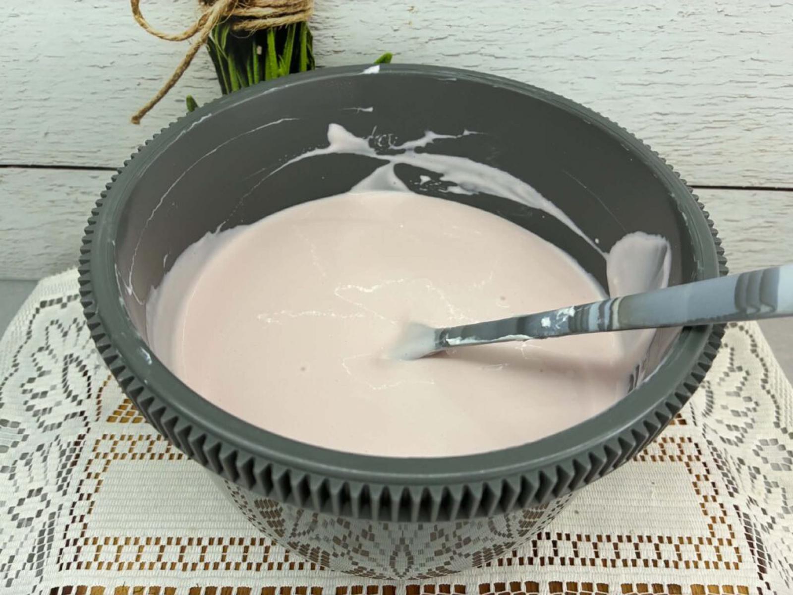Skyrnik na zimno z truskawkami