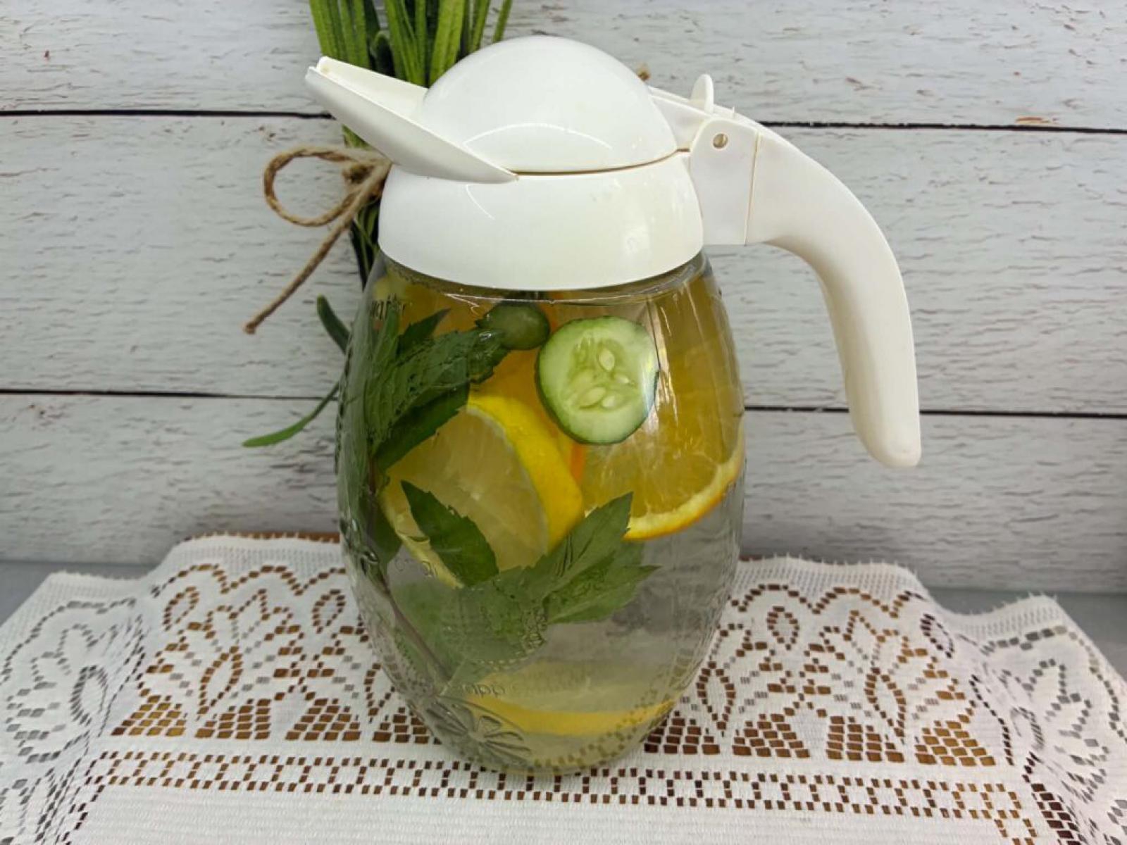 Lemoniada z cytryną, pomarańczą, miętą i ogórkiem