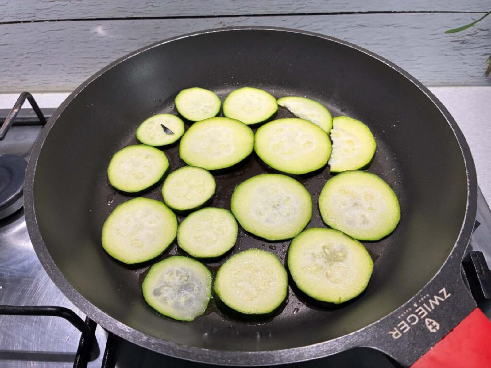 Omlet z cukinią i fetą
