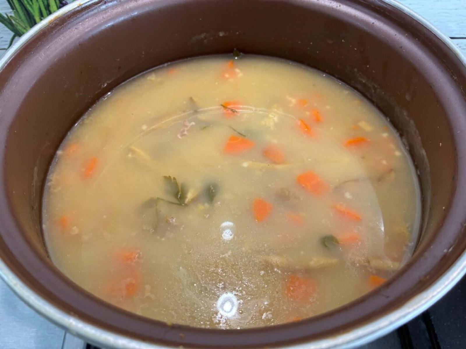 Zupa z podgrzybków z kaszą – aromatyczna, sycąca i pełna leśnego smaku