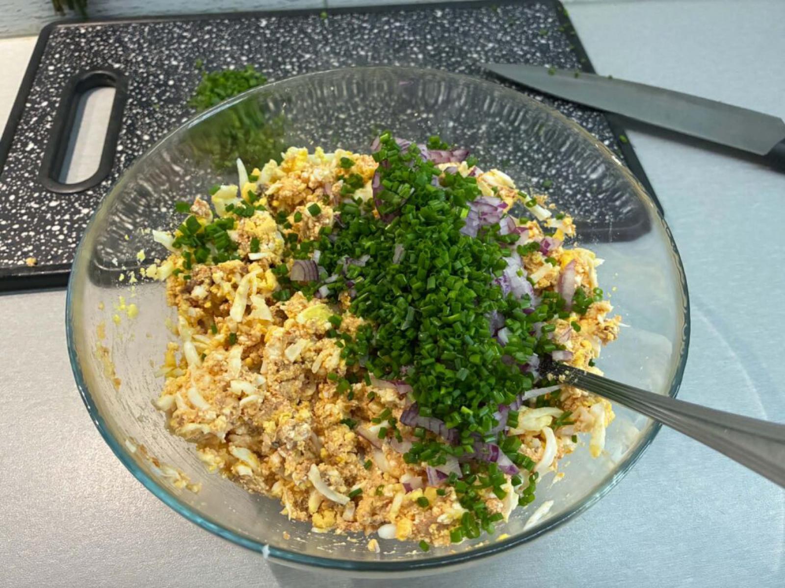 Pasta kanapkowa z makreli w pomidorach – szybka, prosta i przepyszna!