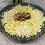 Sałatka z ananasem,...