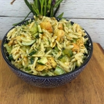 Sałatka z makaronem orzo