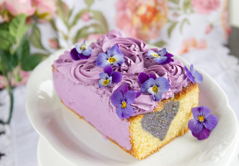Ciasto piaskowe z serduszkiem i fioletowym kremem mascarpone