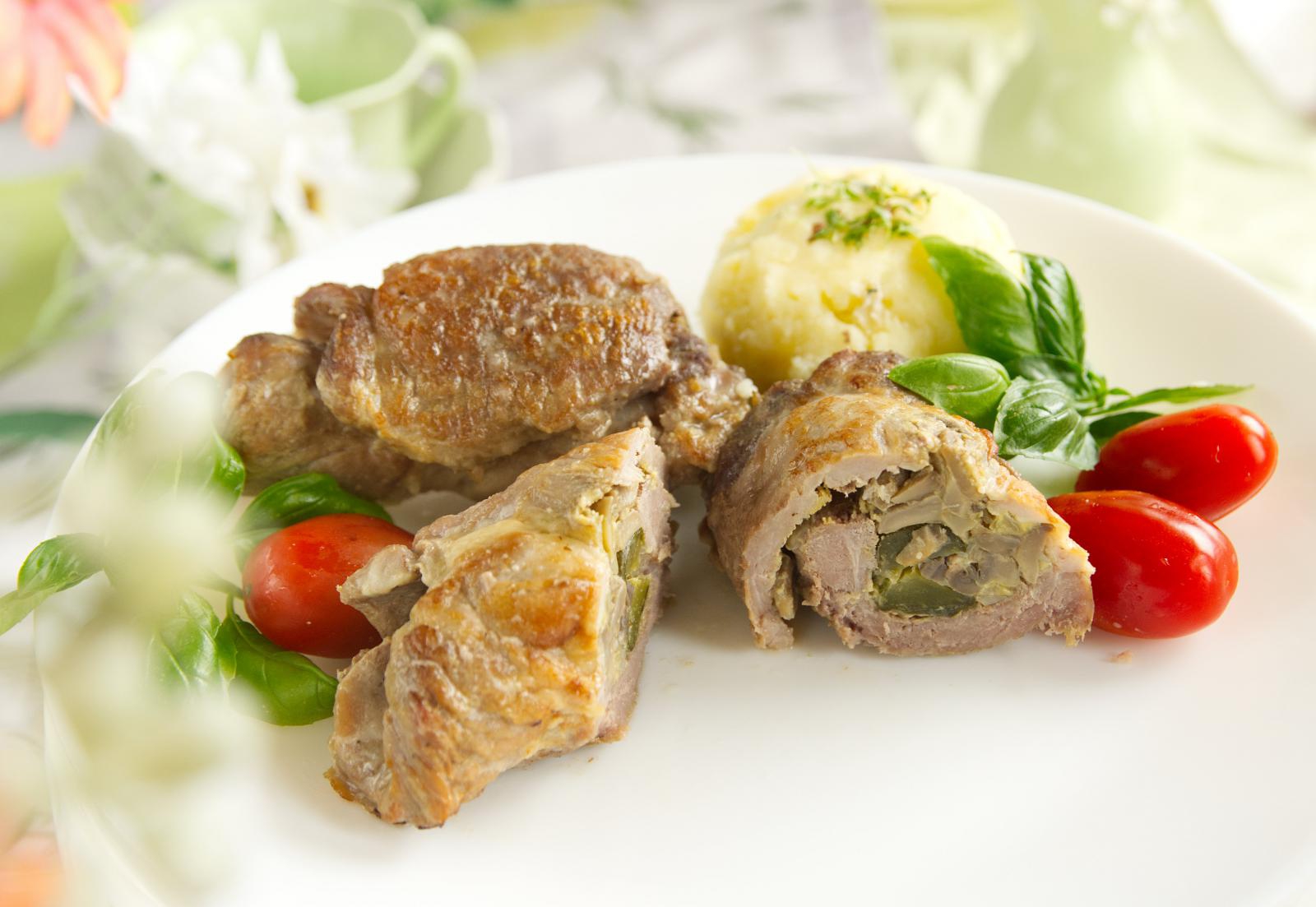 Pieczone roladki ze schabu z pieczarkami