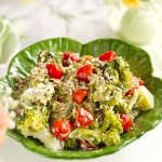 Sałatka brokułowa z...